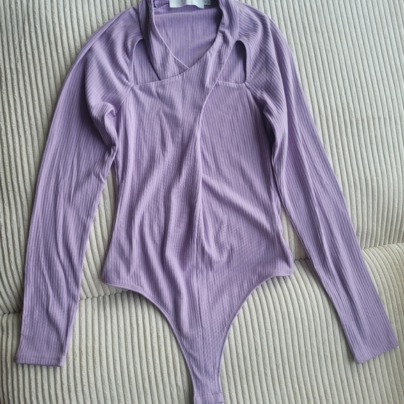 Liliac cutout bodysuit - Picture 3 of 5